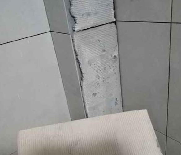 牟平瓷砖空鼓维修公司分享下厨房瓷砖脱落的补救措施。